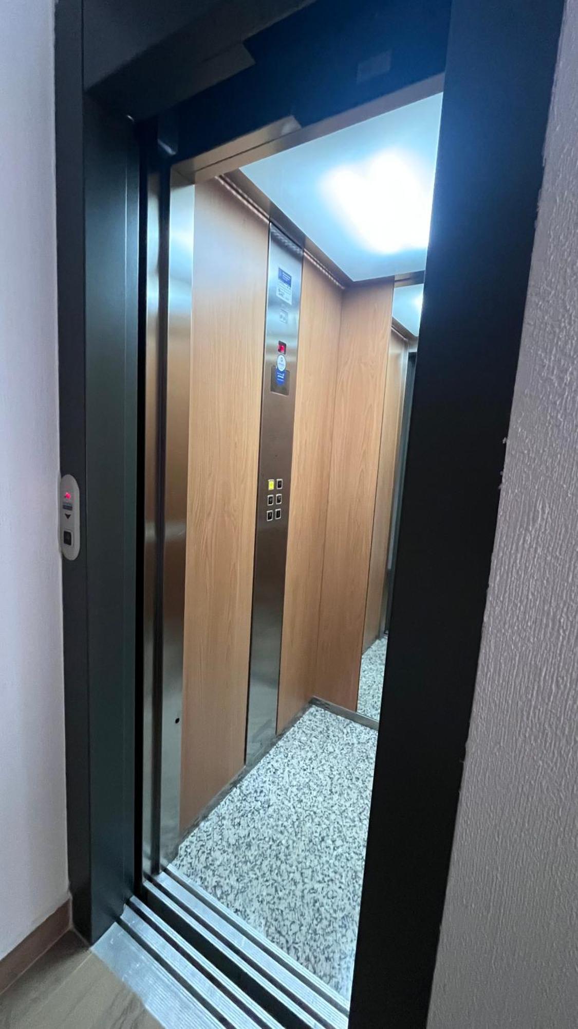 Victrix Homes Leon Bagian luar foto